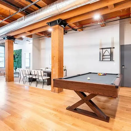 201Loft Downtown Spacious Loft Sleeps 10 Apartment